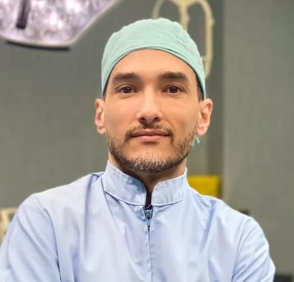 Dottor D'Aniello, specialista chirurgo Napoli